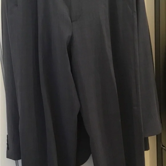 Men’s Sophisticated Charcoal Suit 44L - Picture 7 of 11